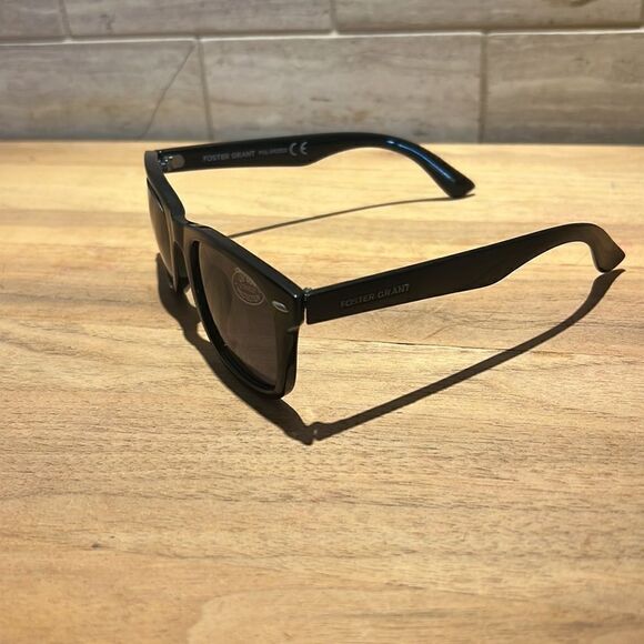 New Free People x Foster Grant Black Sunglasses with UV 400 Protection - Picture 2 of 5